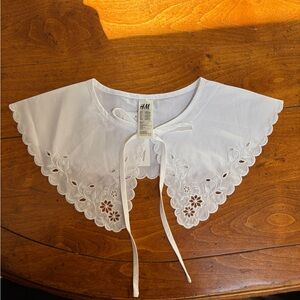 H&M White Scalloped Embroidered Detachable Collar
